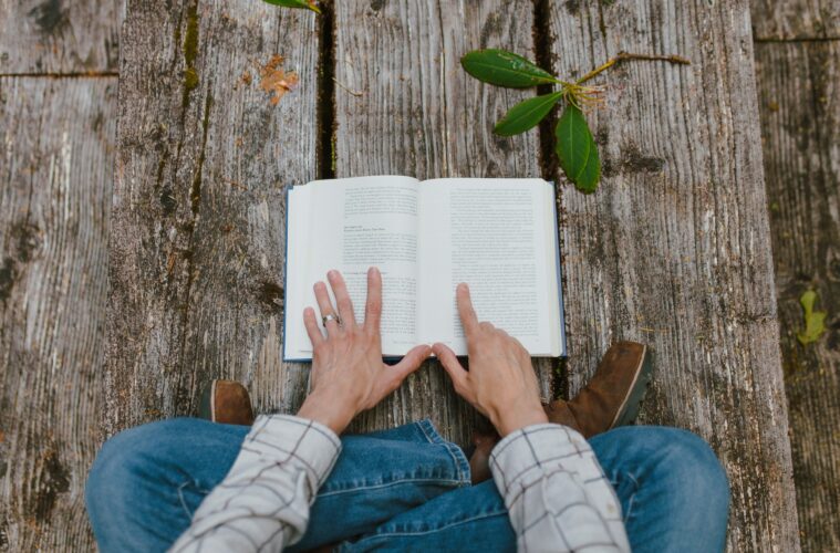 Lire dans la nature